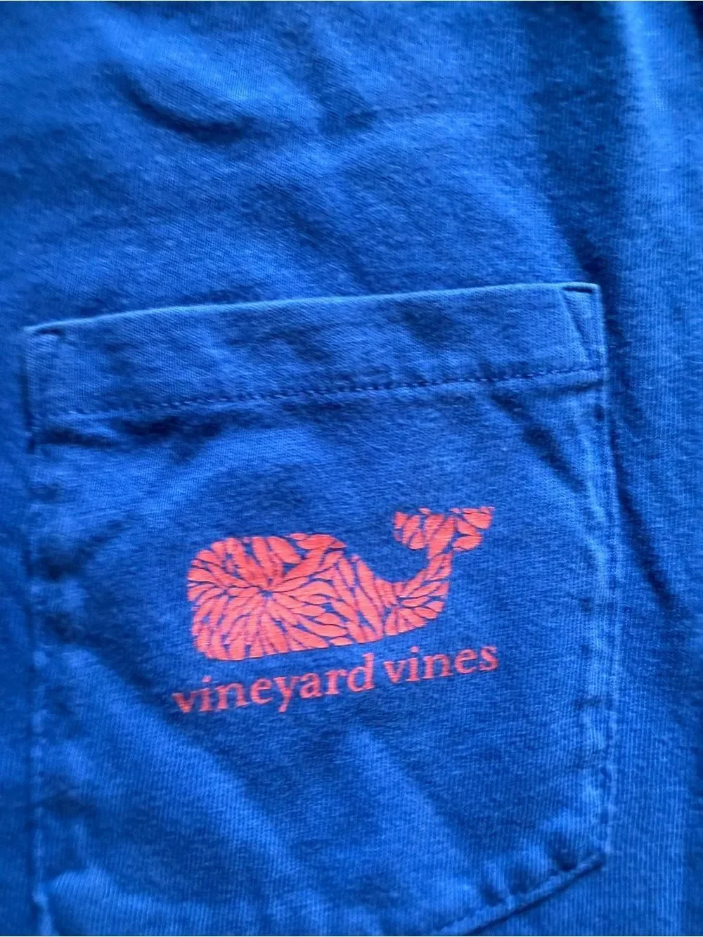 Vineyard Vines boys Blue Tee with Pink Whale Logo, youth xl